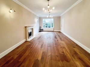 Lounge- click for photo gallery